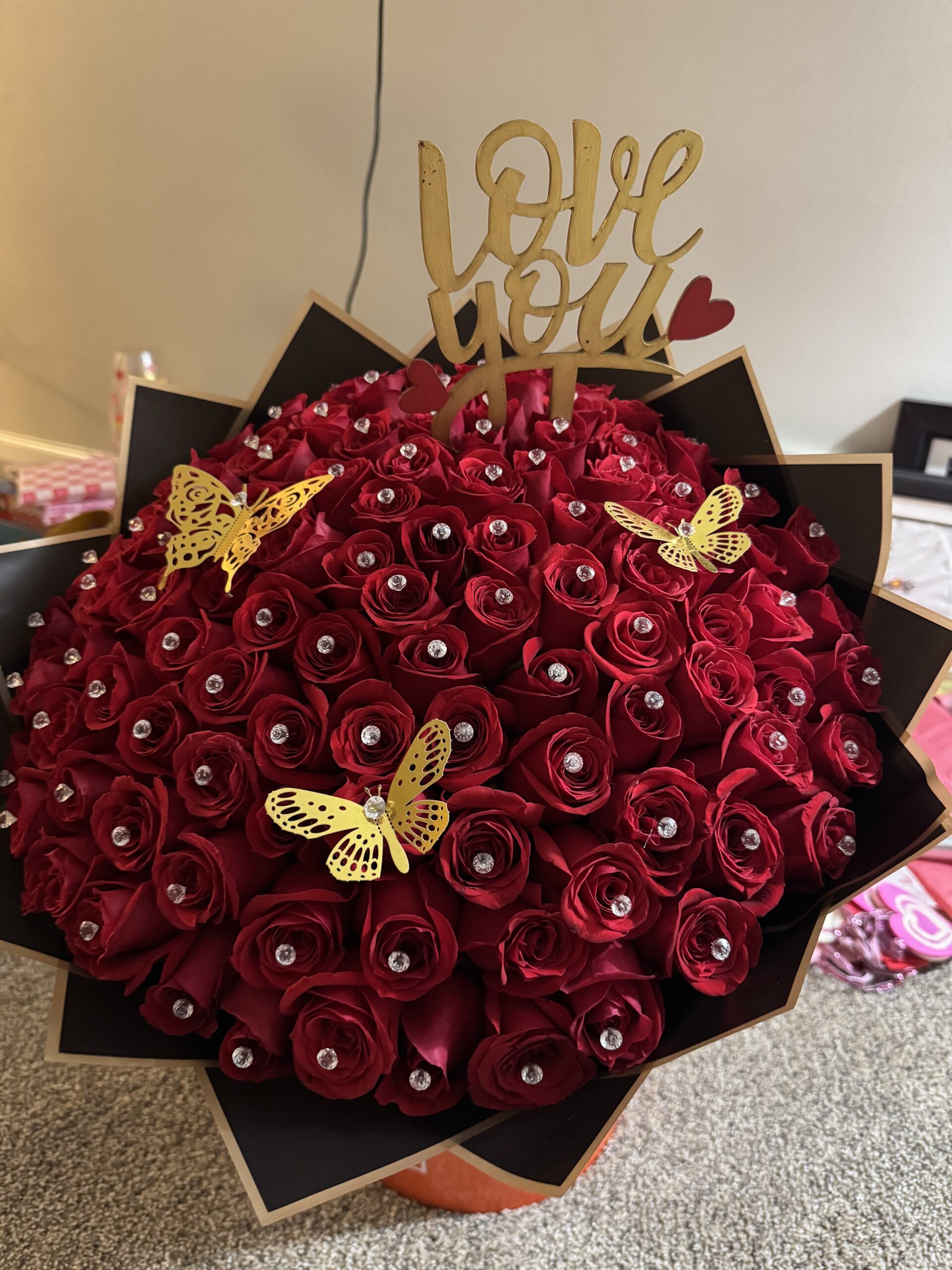 A bouquet of 25 roses by Fleur Sisters